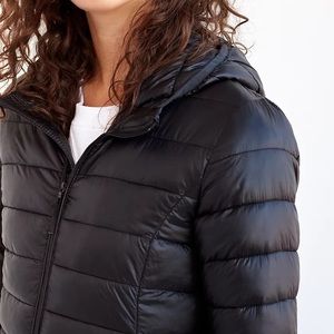 Aritzia Vegan Puffer Jacket Black Small